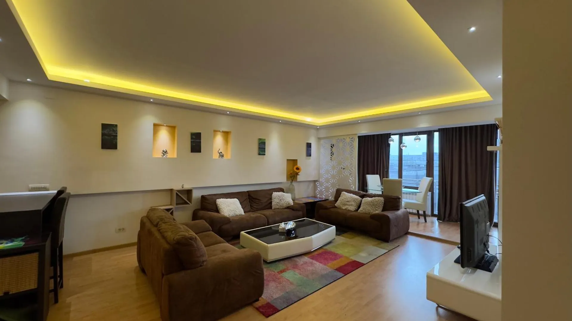 Contacten van Executive Flat By Chr Luxury Property