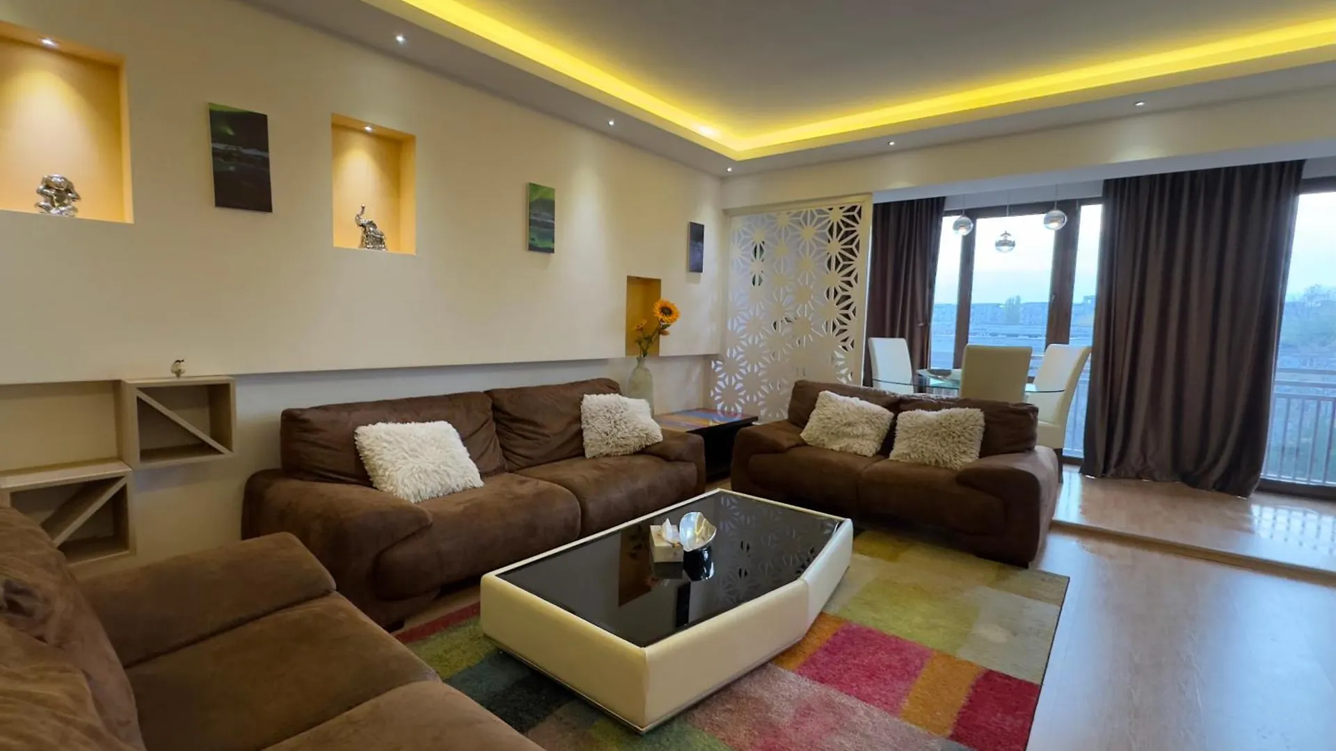 Executive Flat By Chr Luxury Property Bukarest Apartment